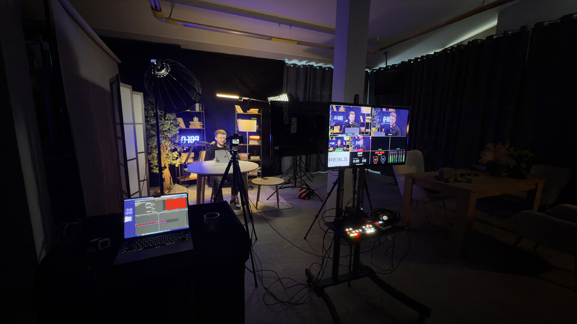 Команда Reels Studio готує локацію, оренда відеостудії біля метро Лук'янівська під ключ. Команда Reels Studio готує локацію, оренда відеостудії біля метро Лук'янівська під ключ.